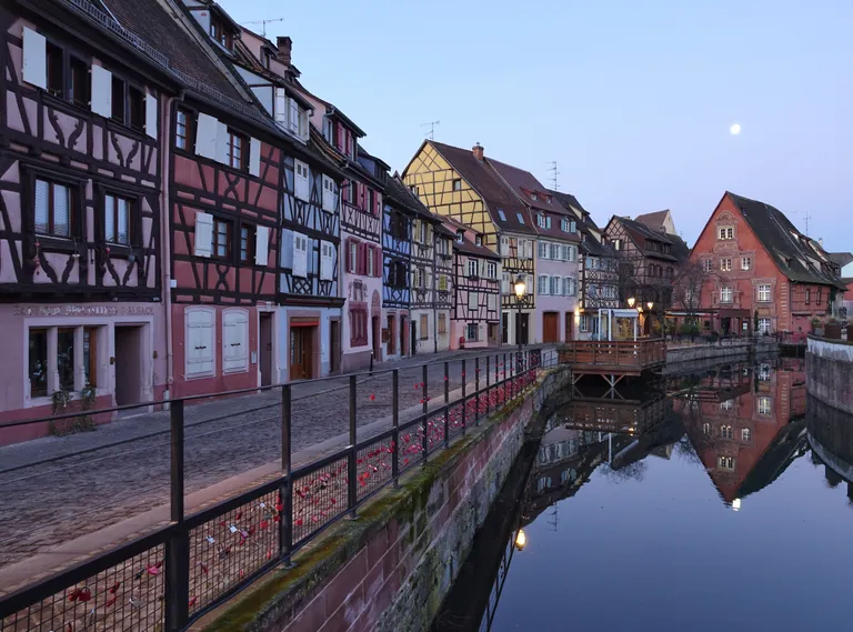 Les maisons colorées de la Petite Venise de Colmar au bord du canal